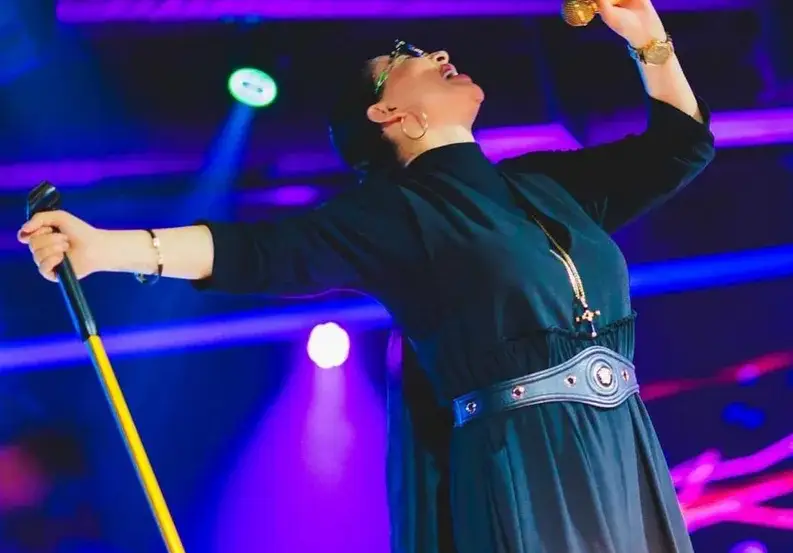 Софка си купи микрофон за 30 бона, трепери да не й го откраднат