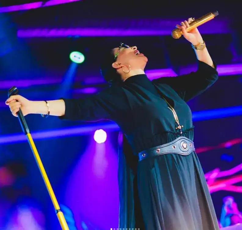 Софка си купи микрофон за 30 бона, трепери да не й го откраднат