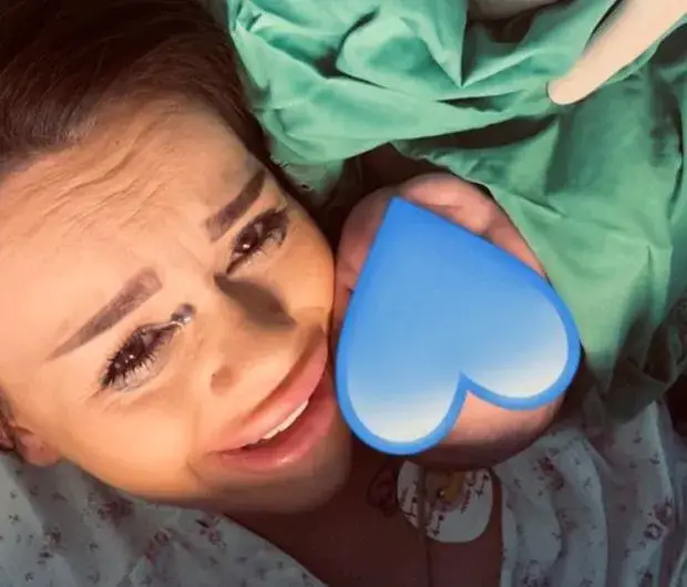 Сузанита нарисува сина си