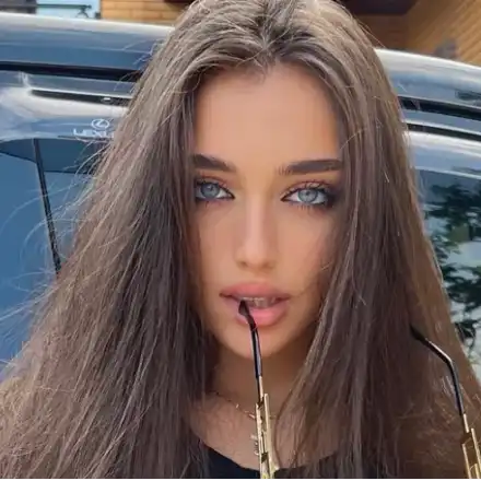 Въпроси, въпроси: Българка ли е „Мис България 2023”, сменила ли е името си, девствена ли е и защо няма гадже?