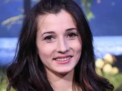 Веселка от „Фермата“ отлага сватбата