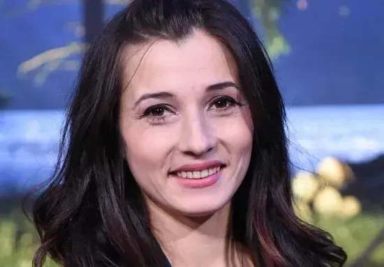 Веселка от „Фермата“ отлага сватбата