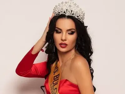 За световния финал на Филипините мисис България плете 120 мартеници