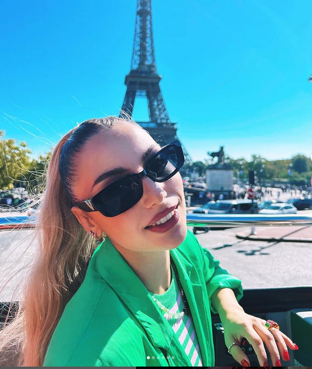 Михаела Маринова без гадже в Париж