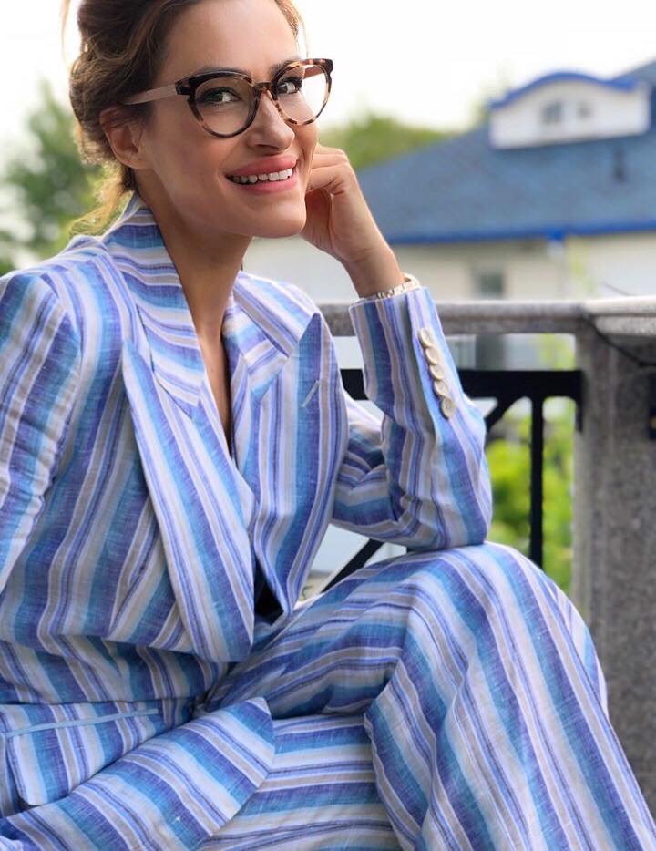 Теди Велинова сложи очила