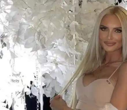 Анита на Рачков  получи приз  по сутиен (Брутална снимка)