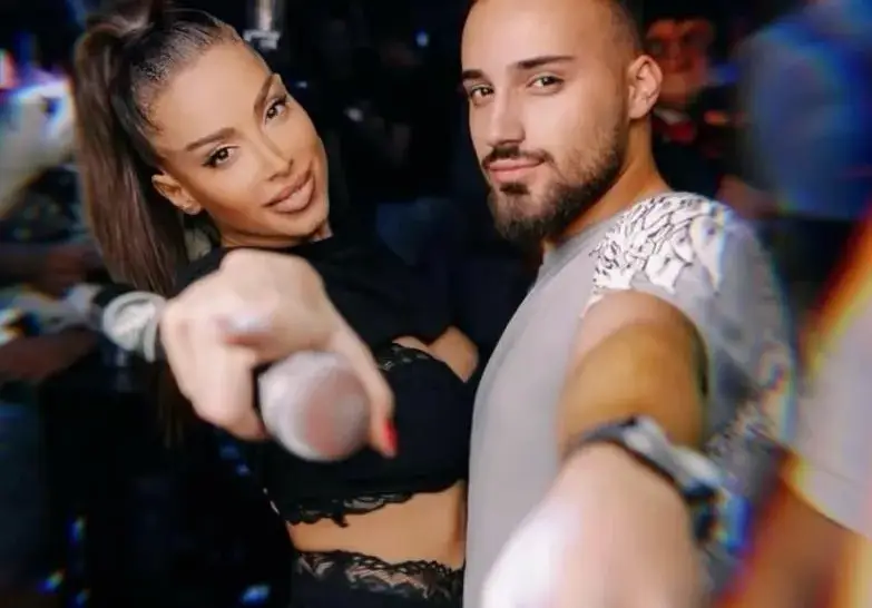 Ария секси с пера