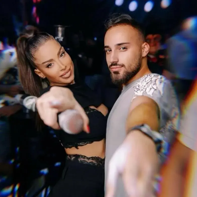 Ария секси с пера