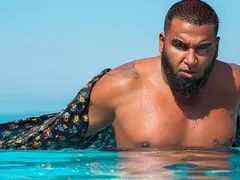 Азис пак се взе за голяма звезда, грозно захапа своя фенка (Снимки)