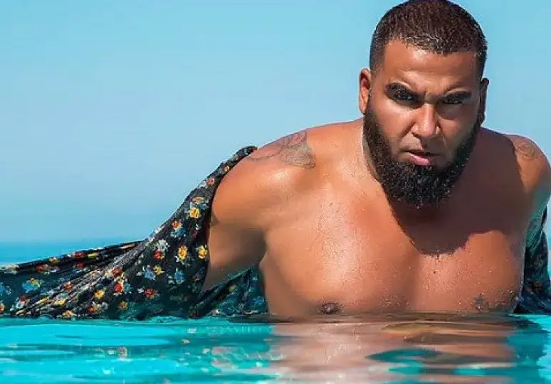 Азис пак се взе за голяма звезда, грозно захапа своя фенка (Снимки)