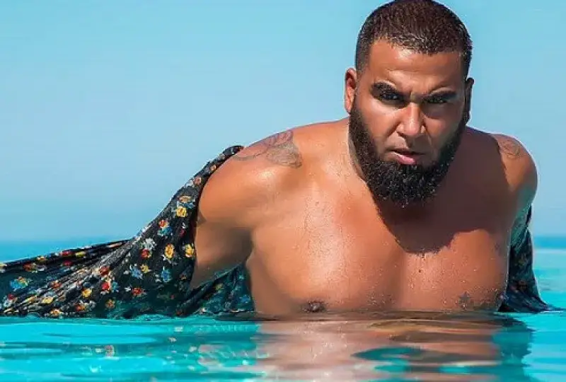 Азис пак се взе за голяма звезда, грозно захапа своя фенка (Снимки)