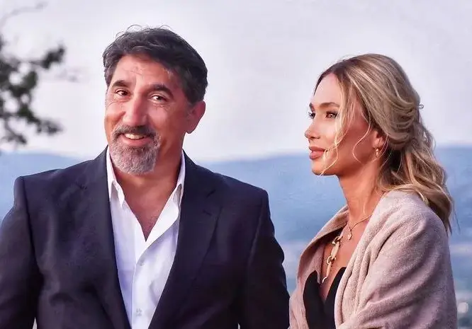 Бившата на Башар Рахал му кръшкала докато е с него