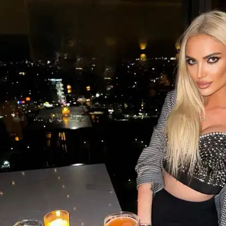 Бившата на Рачков го смени с плувец