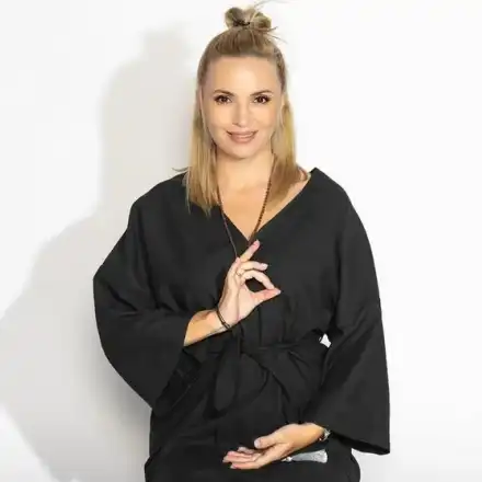 Далеч от светската суета: Ирина Тенчева  отказа алкохола и се  обърна към духовното