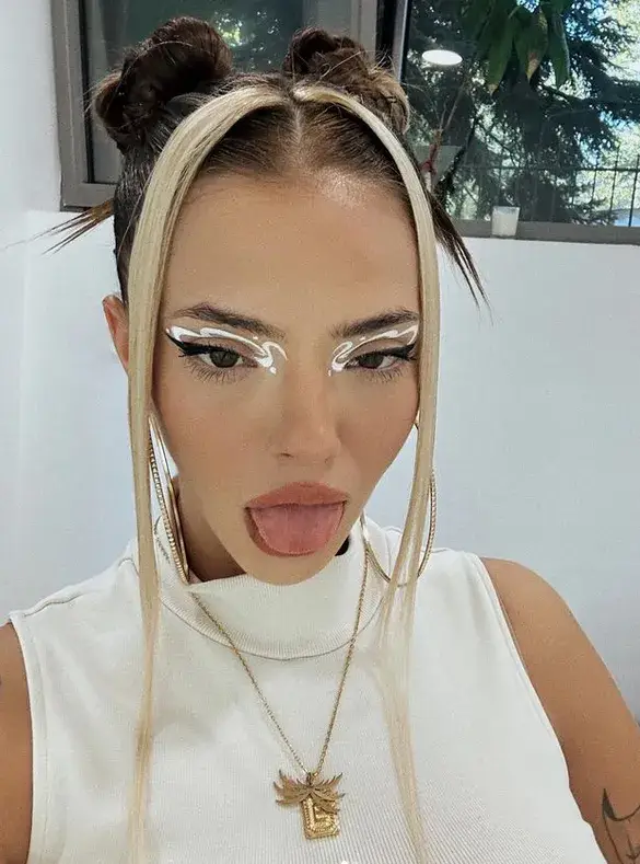 Дара шокира! Призна с какво обича да си играе сутрин