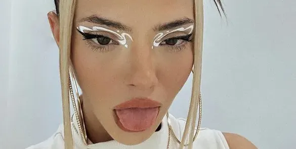 Дара шокира! Призна с какво обича да си играе сутрин