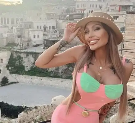 Джулиана Гани се фука, че е слаба