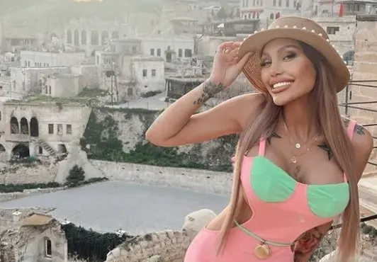 Джулиана Гани се фука, че е слаба