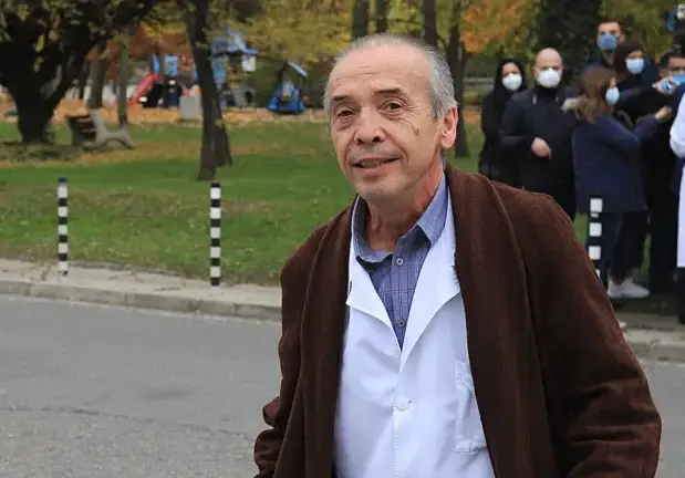 Доц. Мангъров плува за имунитет