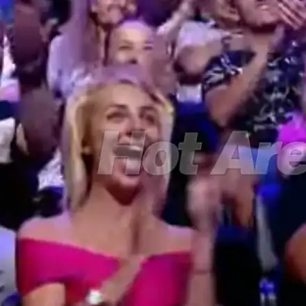 Ергенката Габи показа гадже великан