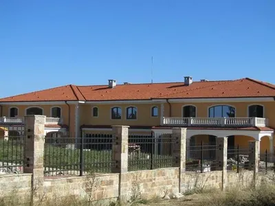 Галена се шири в дворец като на румънския диктатор Чаушеску СНИМКИ