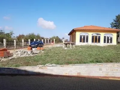 Галена се шири в дворец като на румънския диктатор Чаушеску СНИМКИ