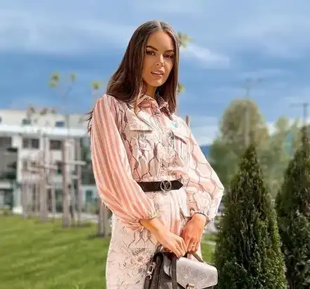 Хитруша: Фен ремонтира новия дом на Виктория Капитонова