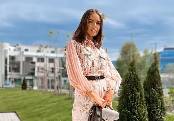 Хитруша: Фен ремонтира новия дом на Виктория Капитонова