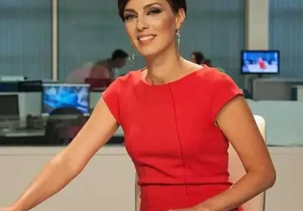 Хубавата Виктория Петрова става все по-учена