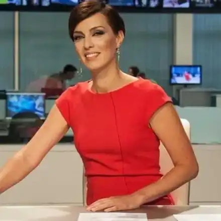 Хубавата Виктория Петрова става все по-учена