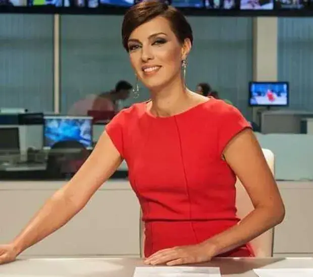 Хубавата Виктория Петрова става все по-учена