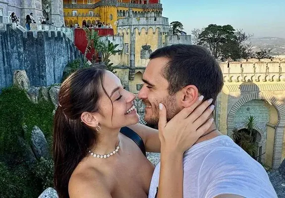 Изкусителката от „Игри на волята“ Мирела иска в Париж с холивудското си гадже