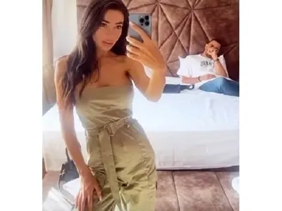 Като принцеса! Новият на Джия я глези по света