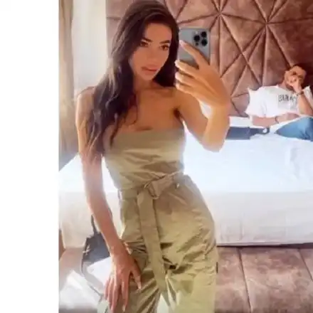 Като принцеса! Новият на Джия я глези по света