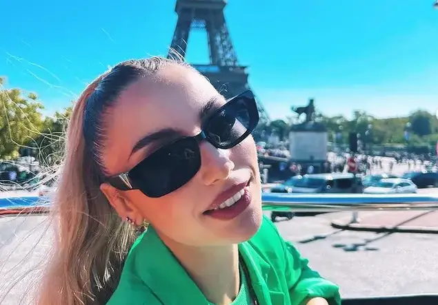 Михаела Маринова без гадже в Париж