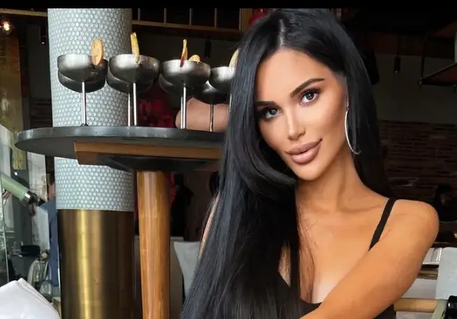 Милионерката Палома няма пари да си боядиса екстеншъните