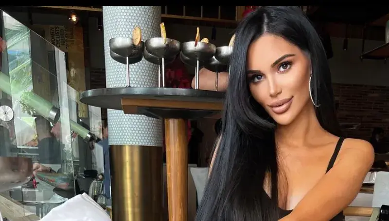 Милионерката Палома няма пари да си боядиса екстеншъните