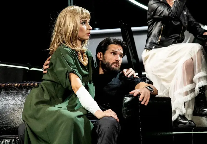 Неда Спасова играе дибидюс в постановка на Театър София