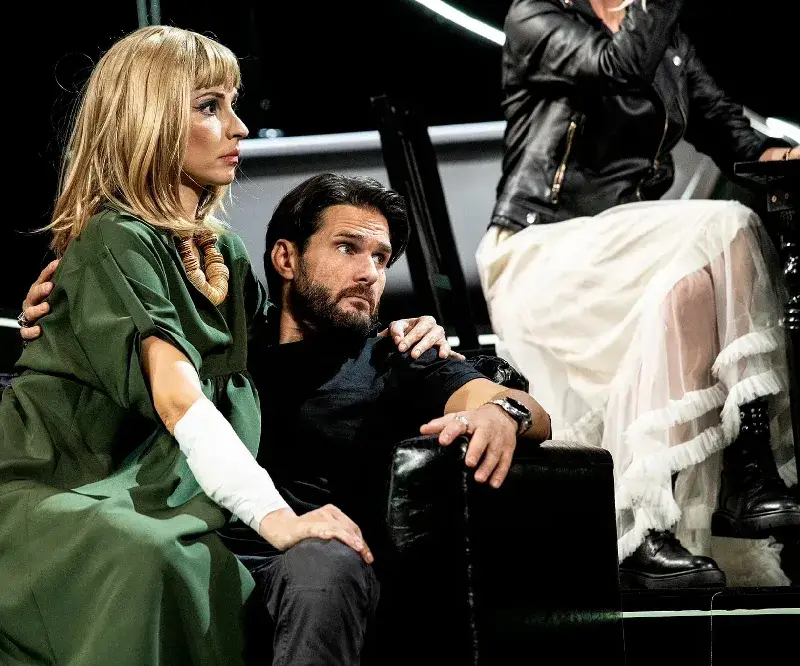 Неда Спасова играе дибидюс в постановка на Театър София