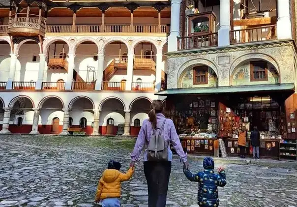 Николета Маданска разходи хлапетата в Рилския манастир