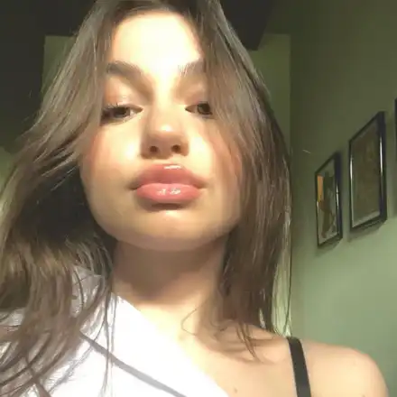 Огромни гърди е наляла певицата чудо Крисия! (Шок СНИМКИ)