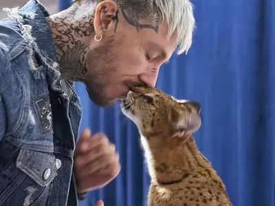 Павел с котка за 50 бона