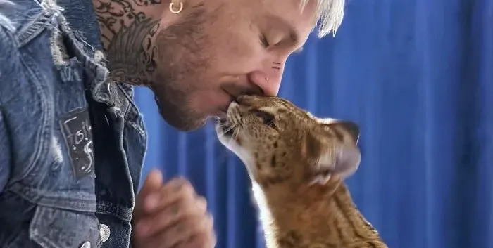 Павел с котка за 50 бона