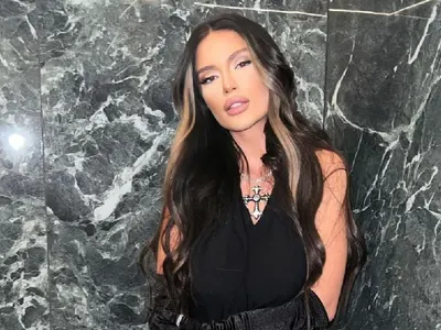 Попфолк певицата Тита се втали