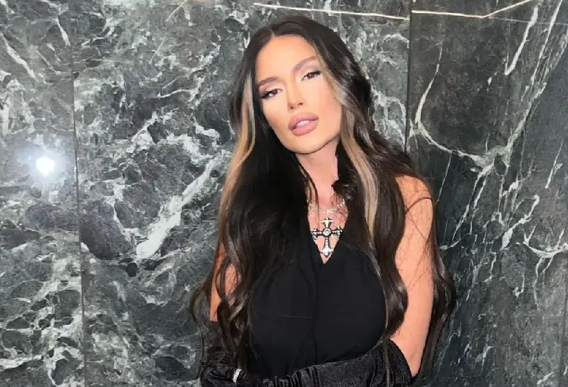 Попфолк певицата Тита се втали