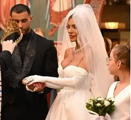 ПОШЛО: След 3 годежа, Русата Златка  се омъжи по бомби (Родителите на младоженеца бойкотираха сватбата)