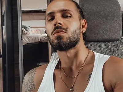 Пуснаха фалшиви билети за турнето на Папи Ханс