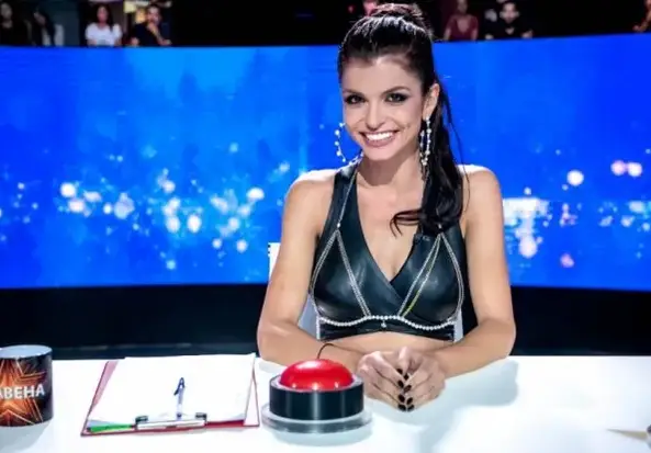 Славена Вътова не излиза без грим