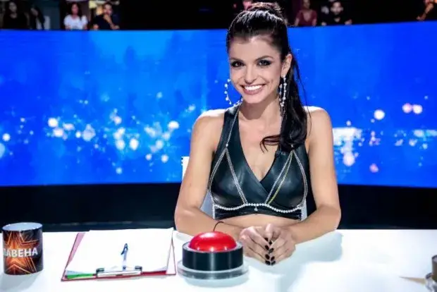 Славена Вътова не излиза без грим