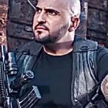 СМЕШКО: Гринго на Софка  нарами „Калашник”, изживява се като мутра (СНИМКИ)